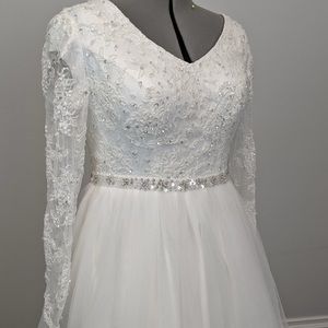 Brand new petite wedding dress size 4-6